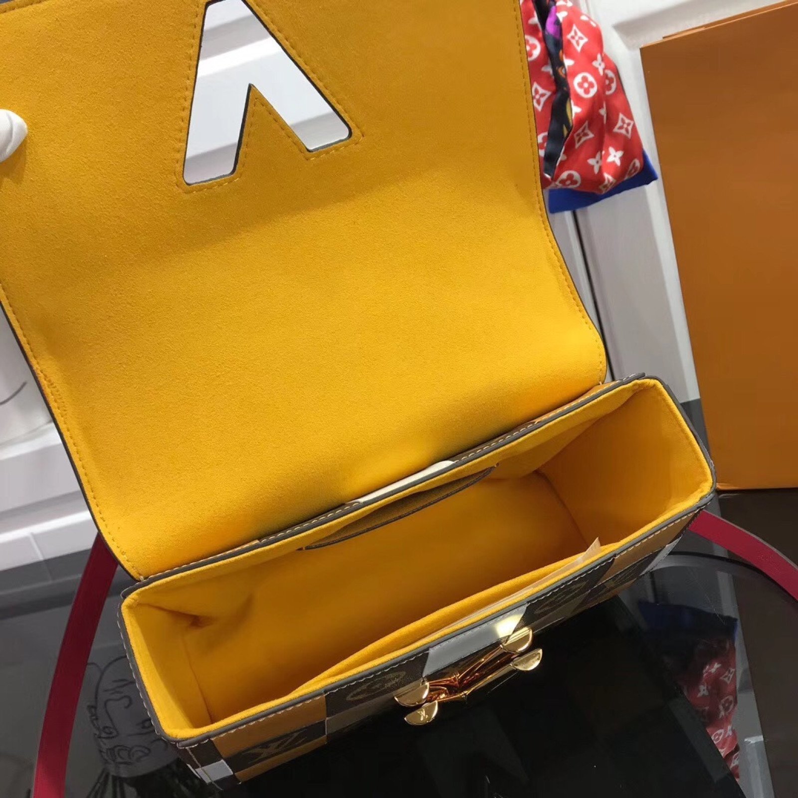 LV TWIST MM M50280HG