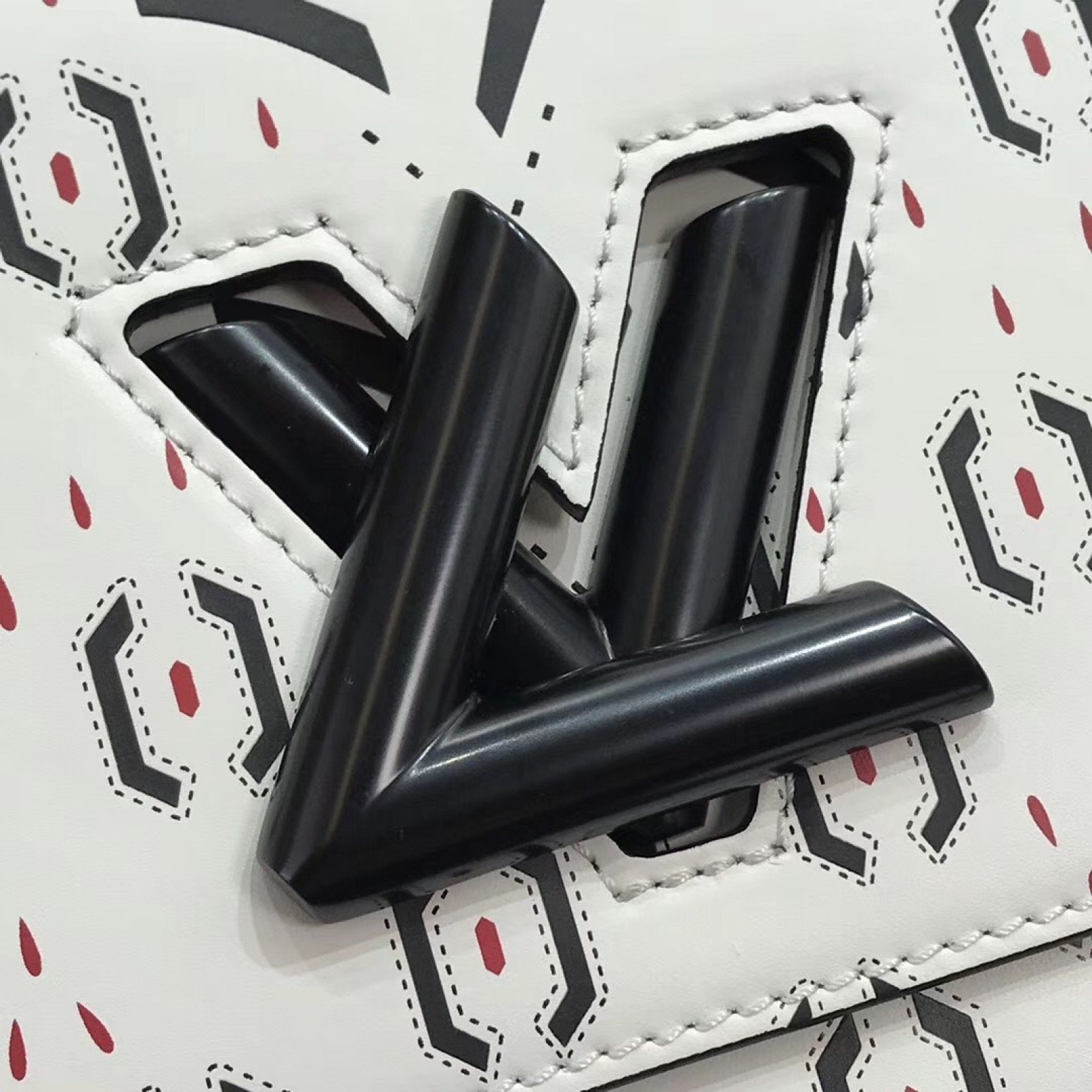 LV TWIST MM M50282BK