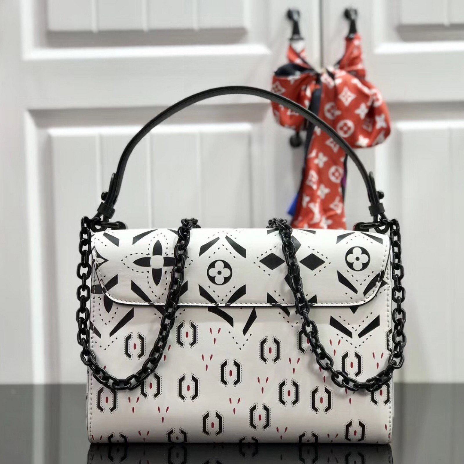 LV TWIST MM M50282BK