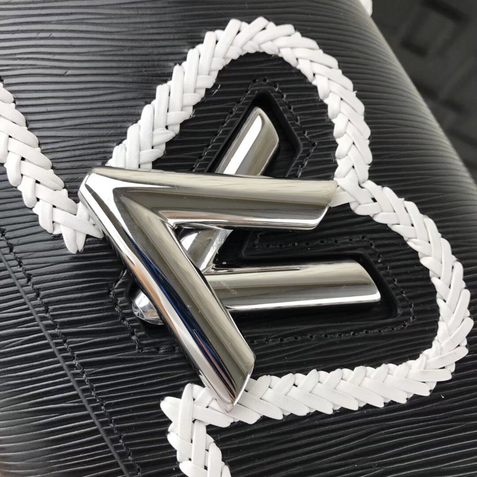 LV TWIST MM M53126