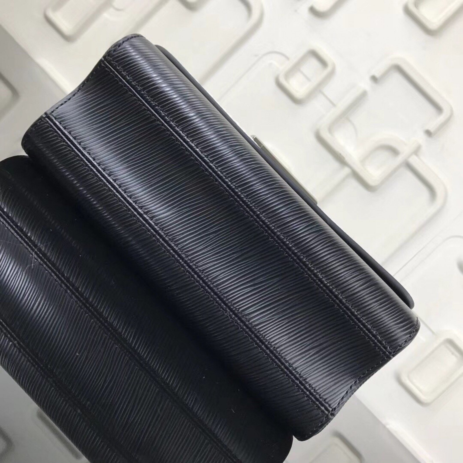 LV TWIST MM M53126
