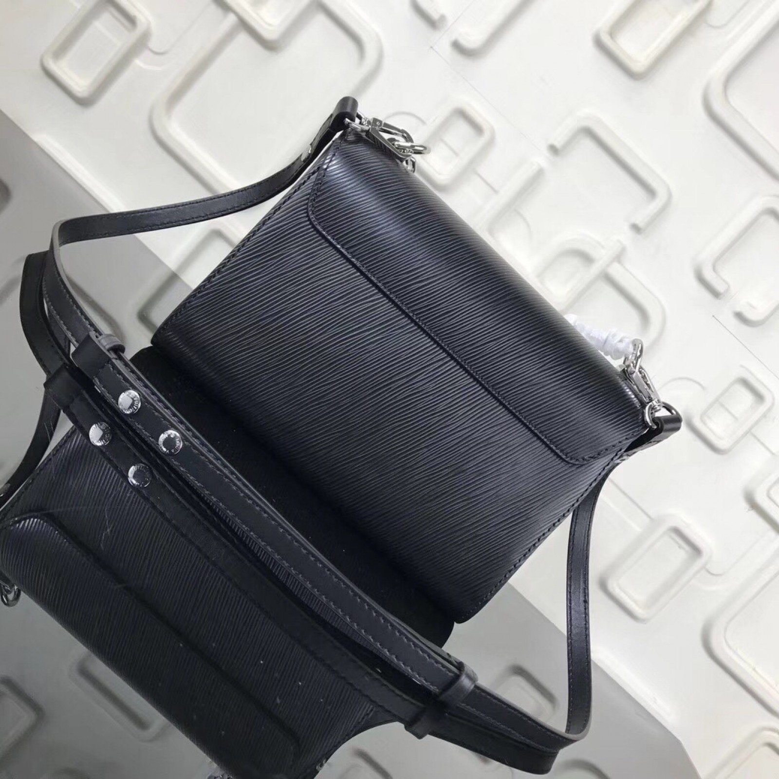 LV TWIST MM M53126