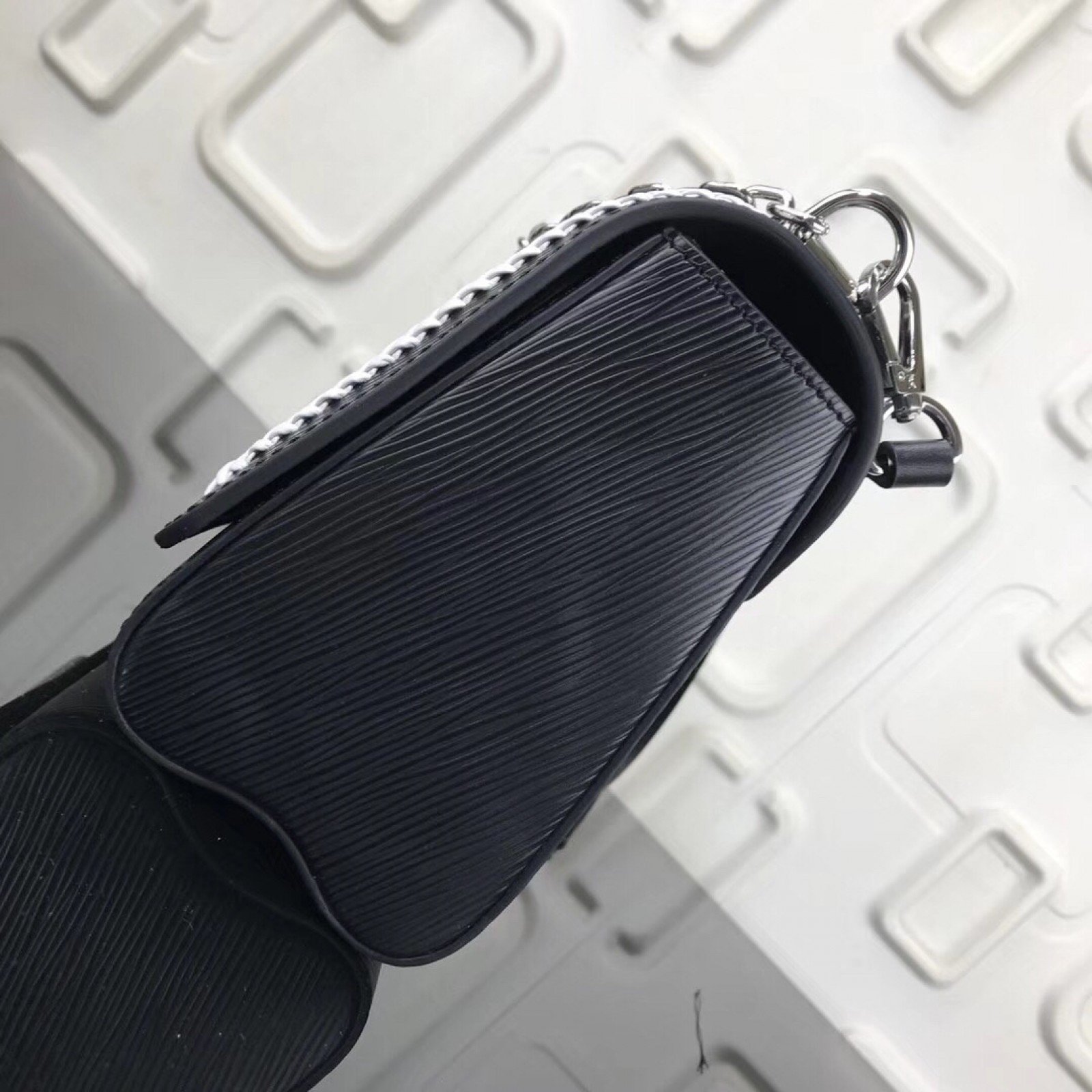 LV TWIST MM M53126