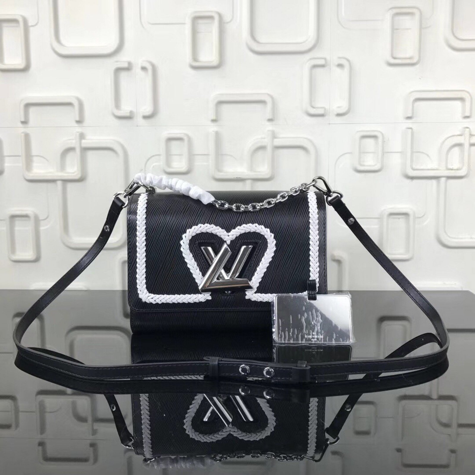 LV TWIST MM M53126