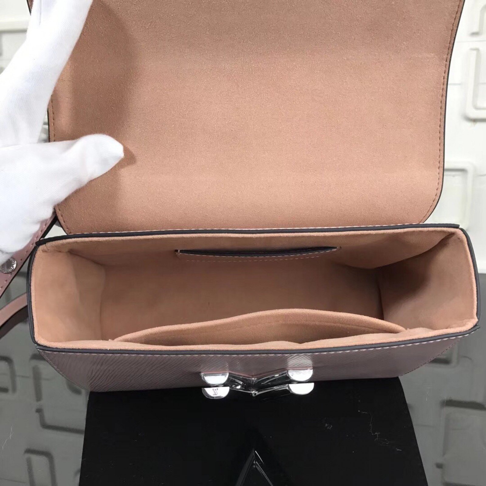 LV TWIST MM M53126
