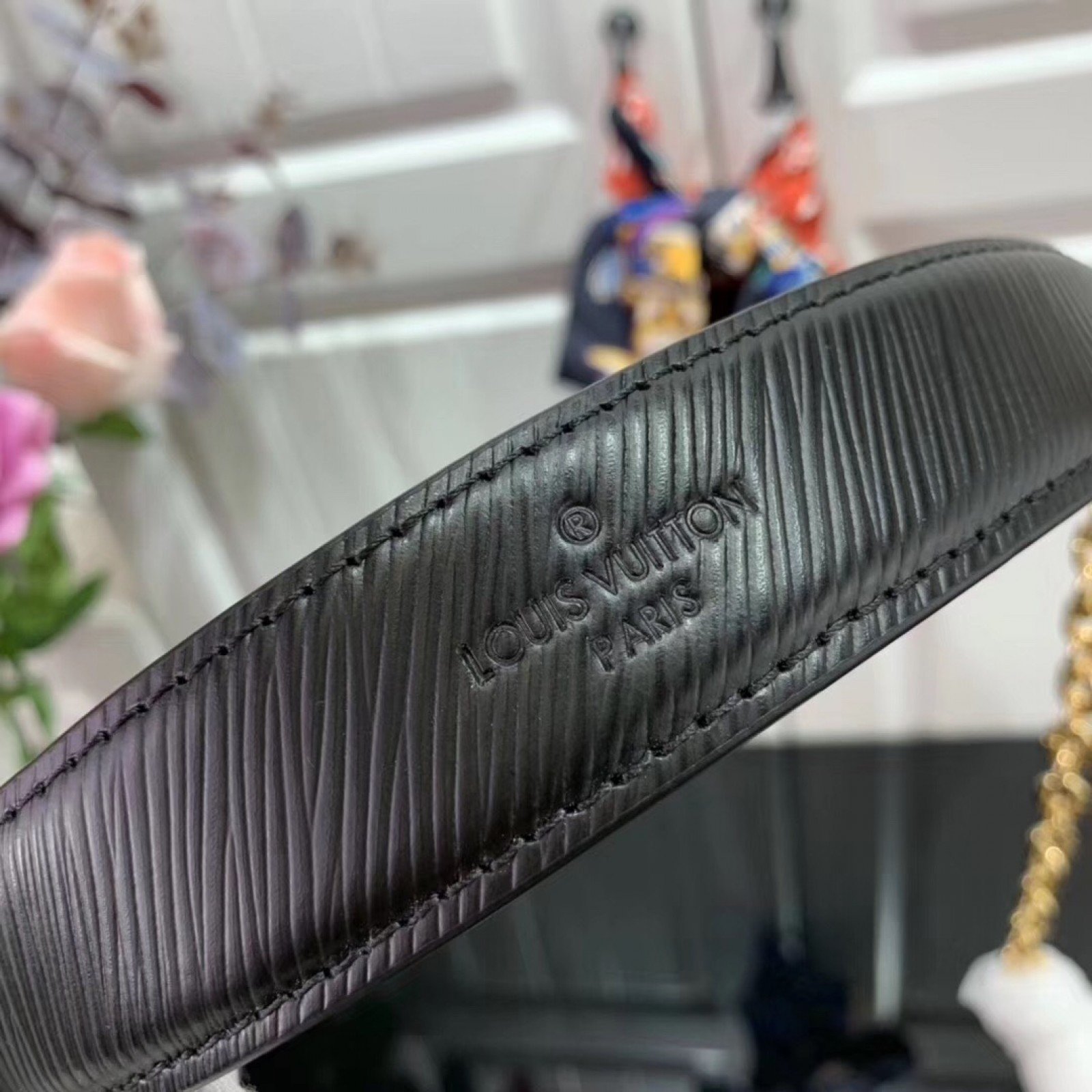 LV TWIST MM M53762