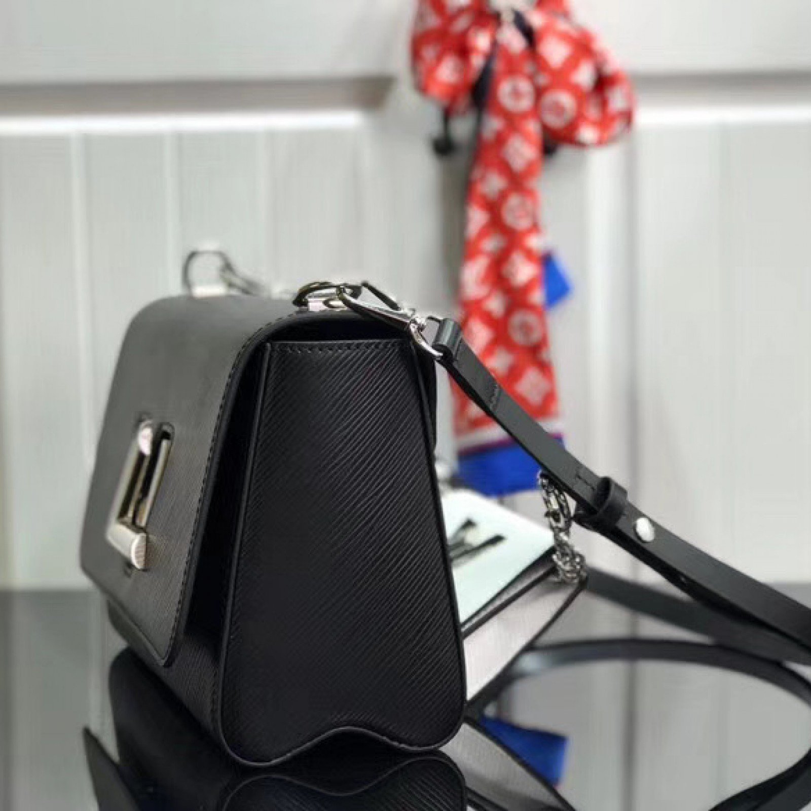 LV TWIST MM M55683