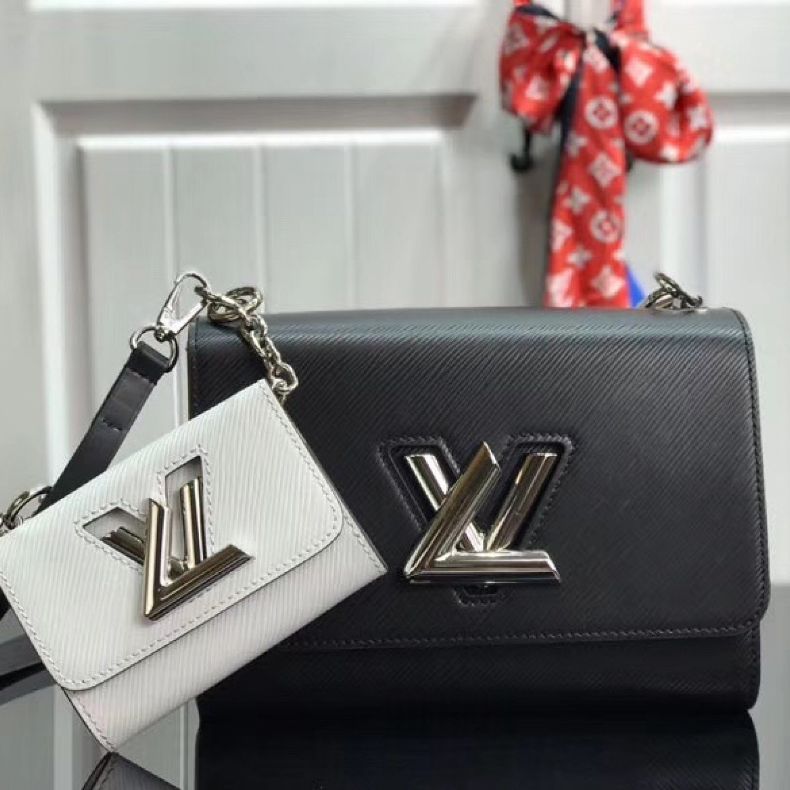 LV TWIST MM M55683