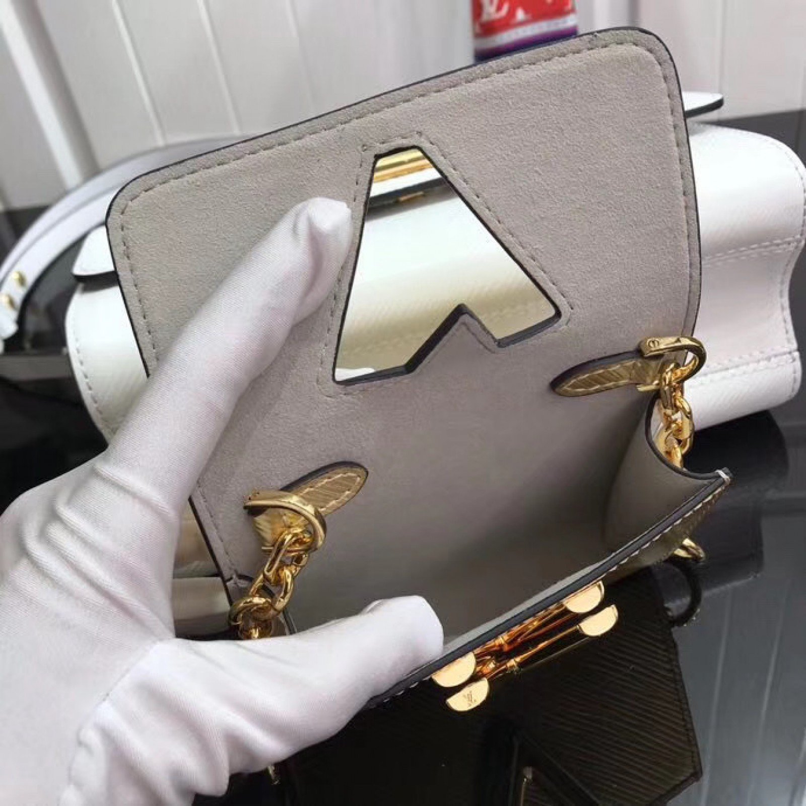 LV TWIST MM M55683
