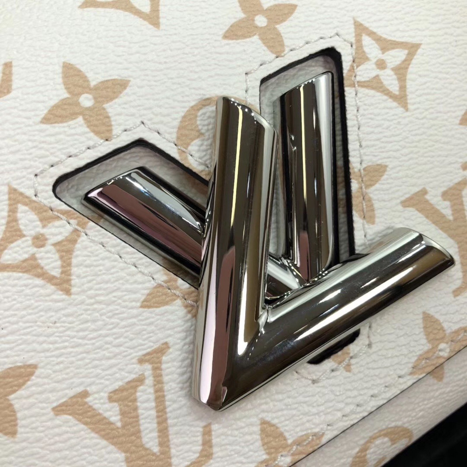 LV TWIST PM M50332