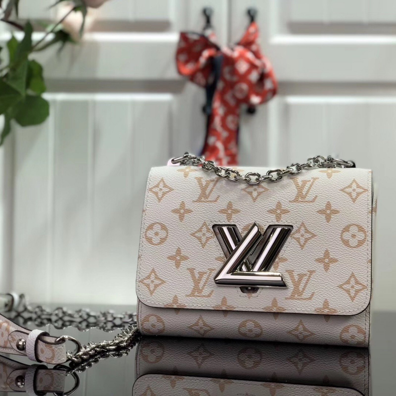 LV TWIST PM M50332