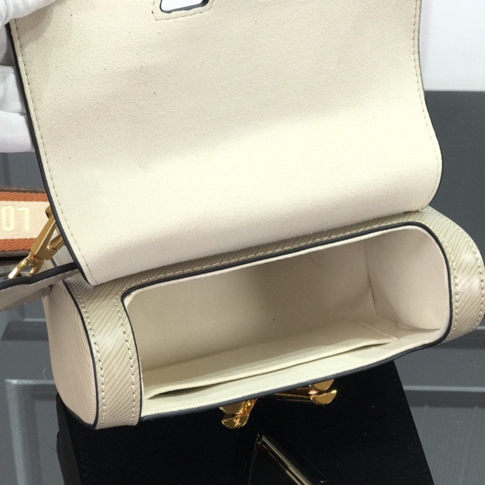 LV TWIST PM M57049