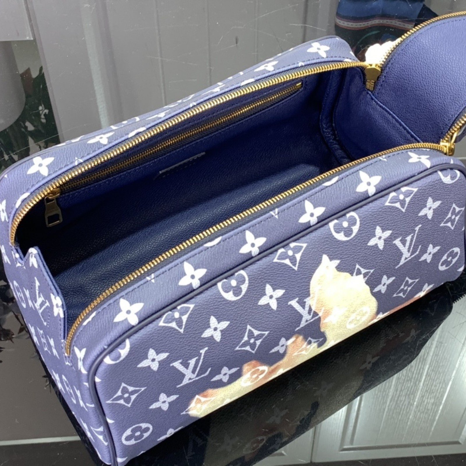 LV Toilet bag M44494