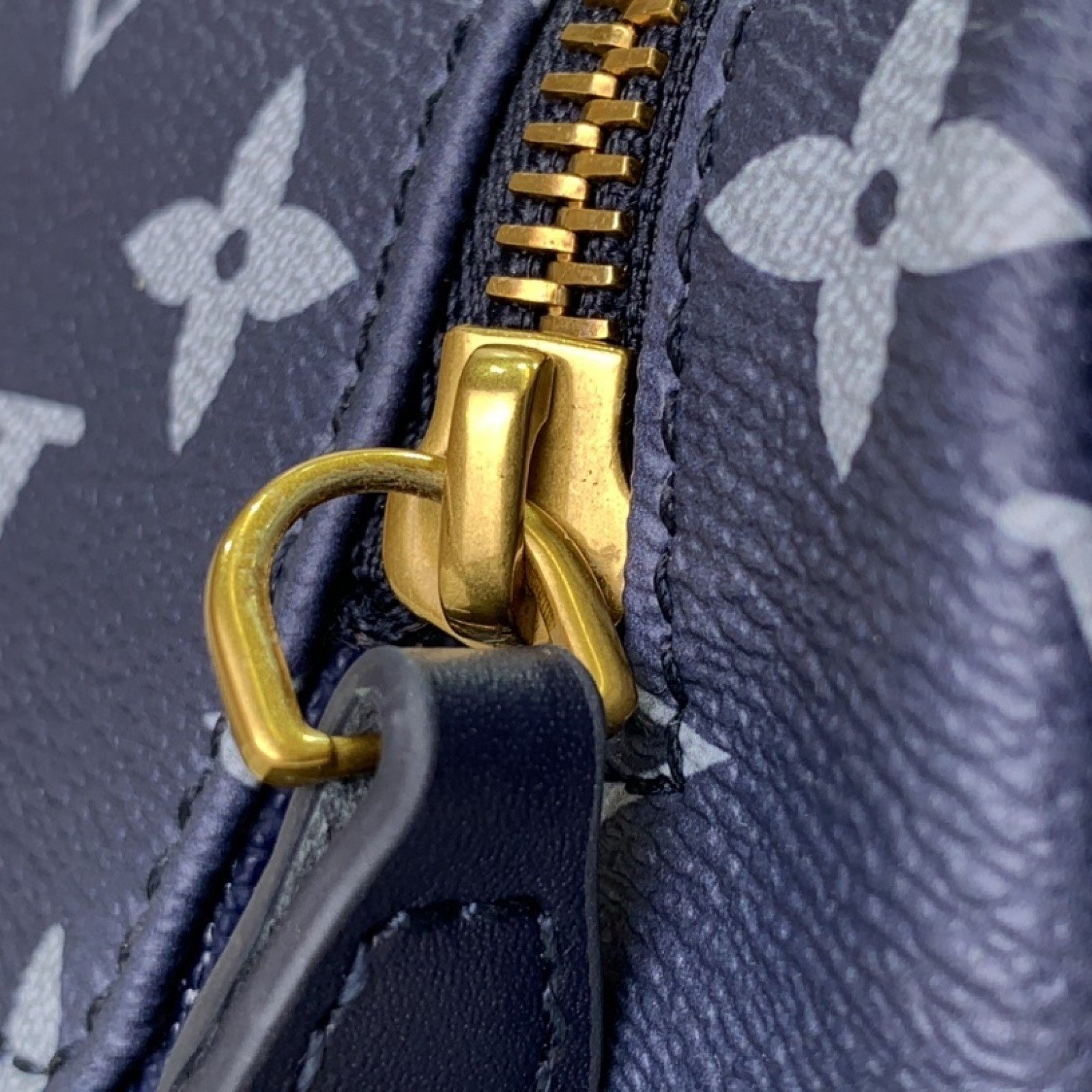 LV Toilet bag M44494