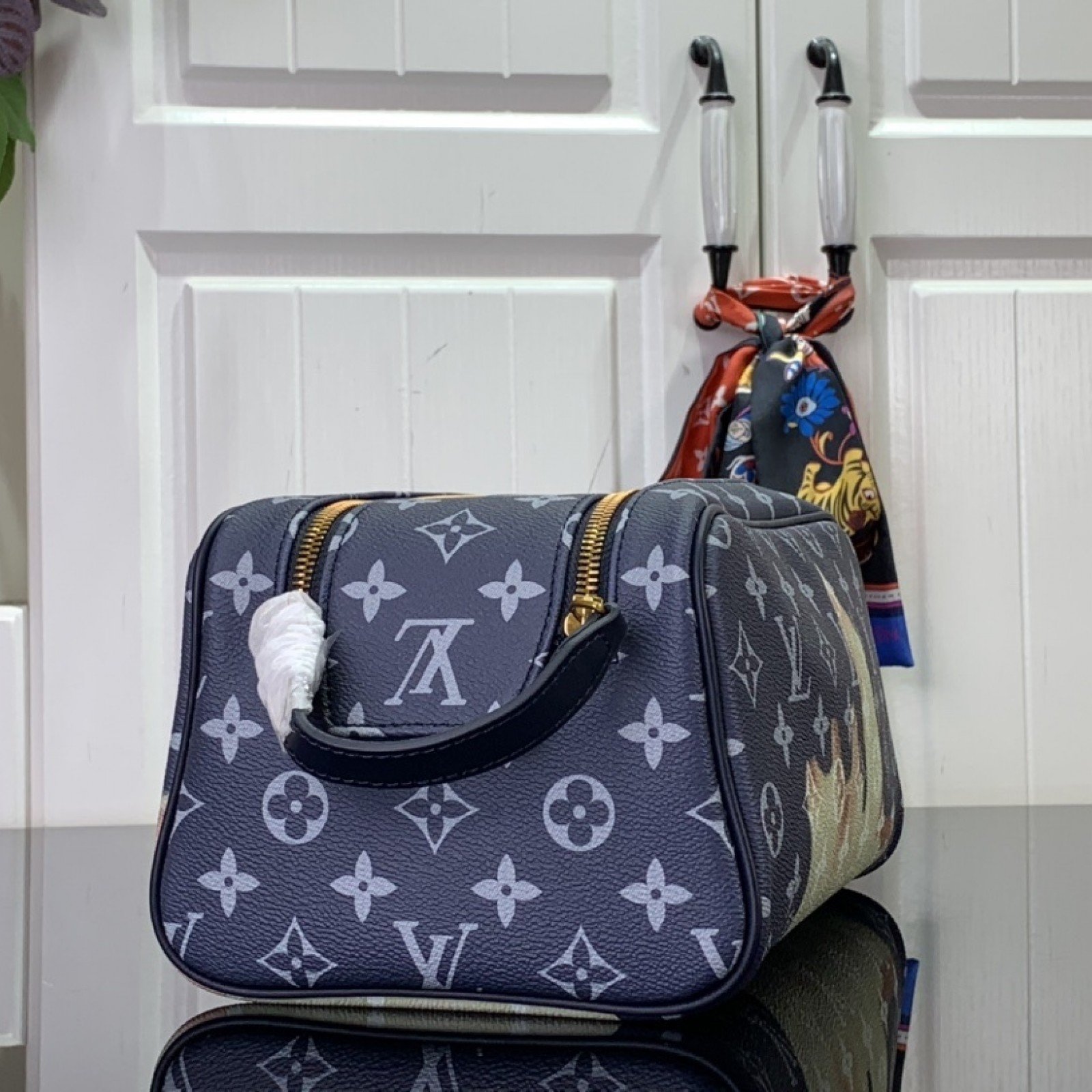 LV Toilet bag M44494