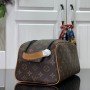 LV Toilet bag m46696