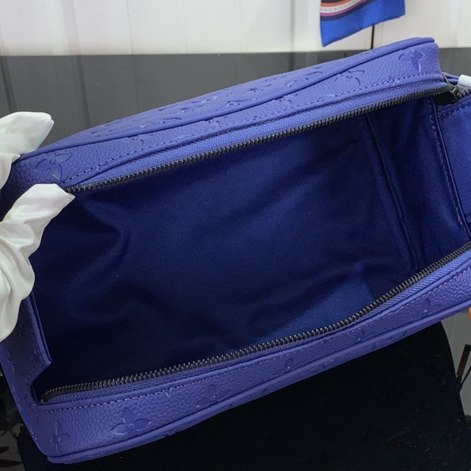LV Toilet bag m82576