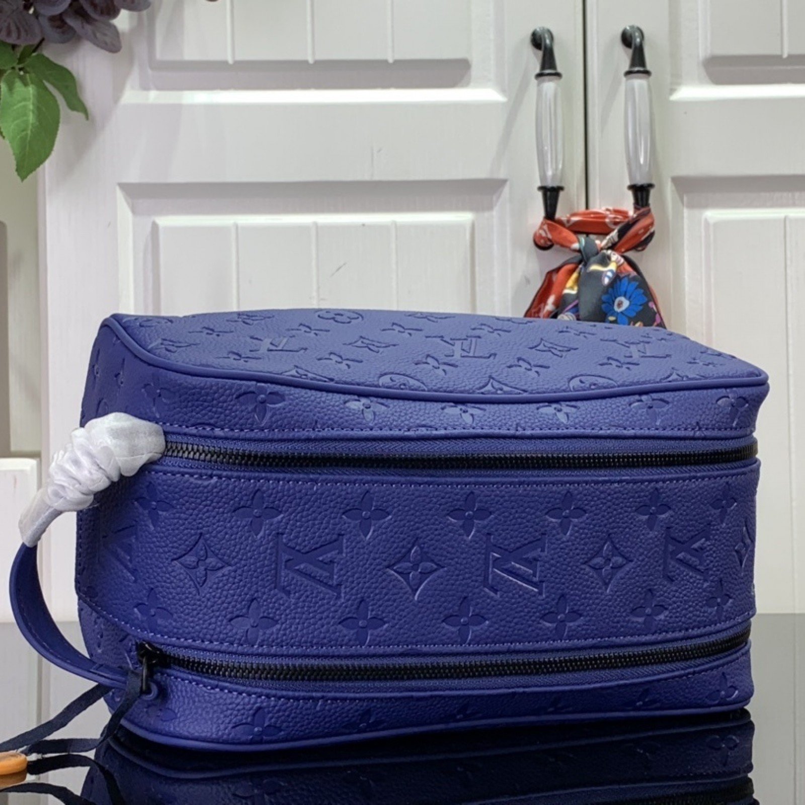 LV Toilet bag m82576