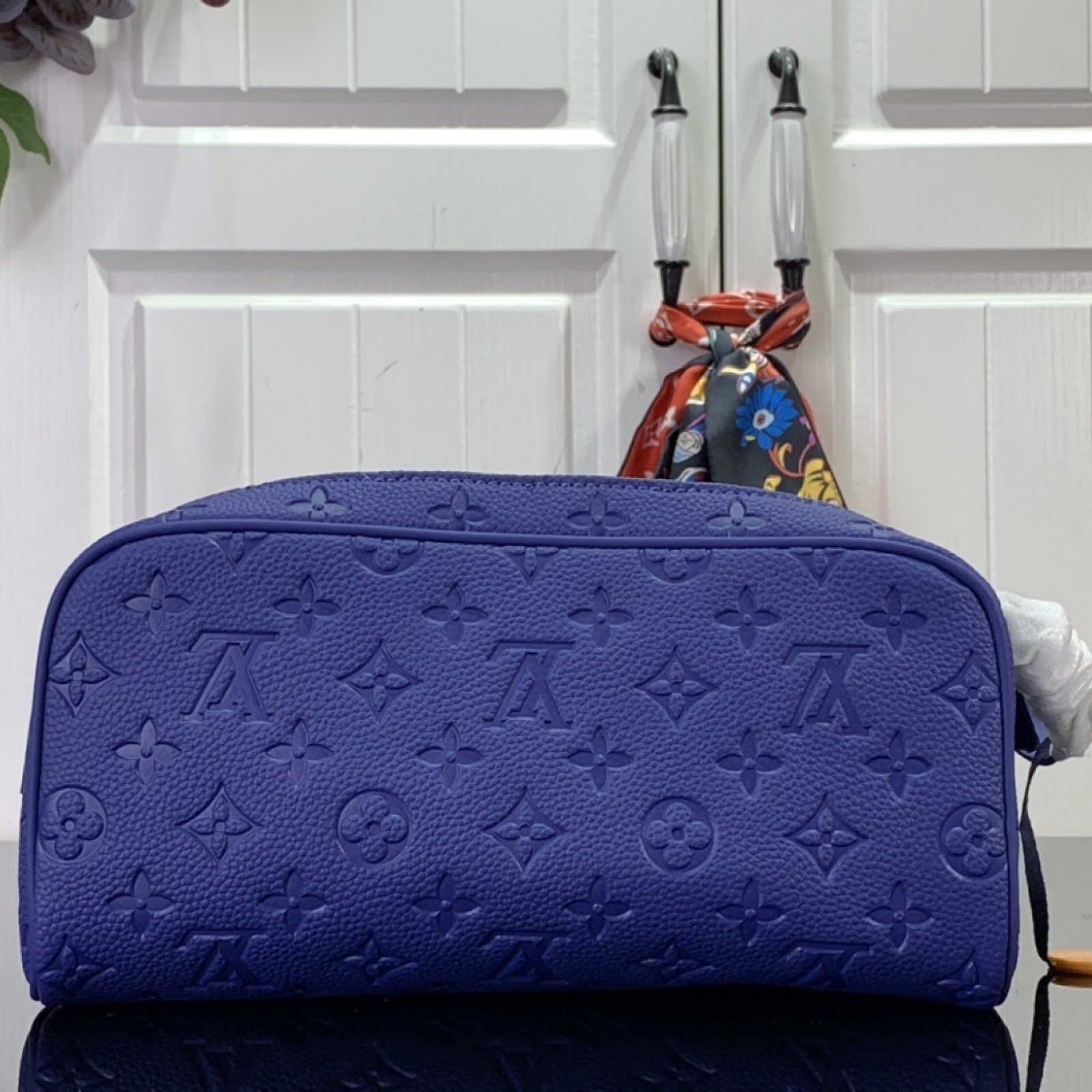 LV Toilet bag m82576
