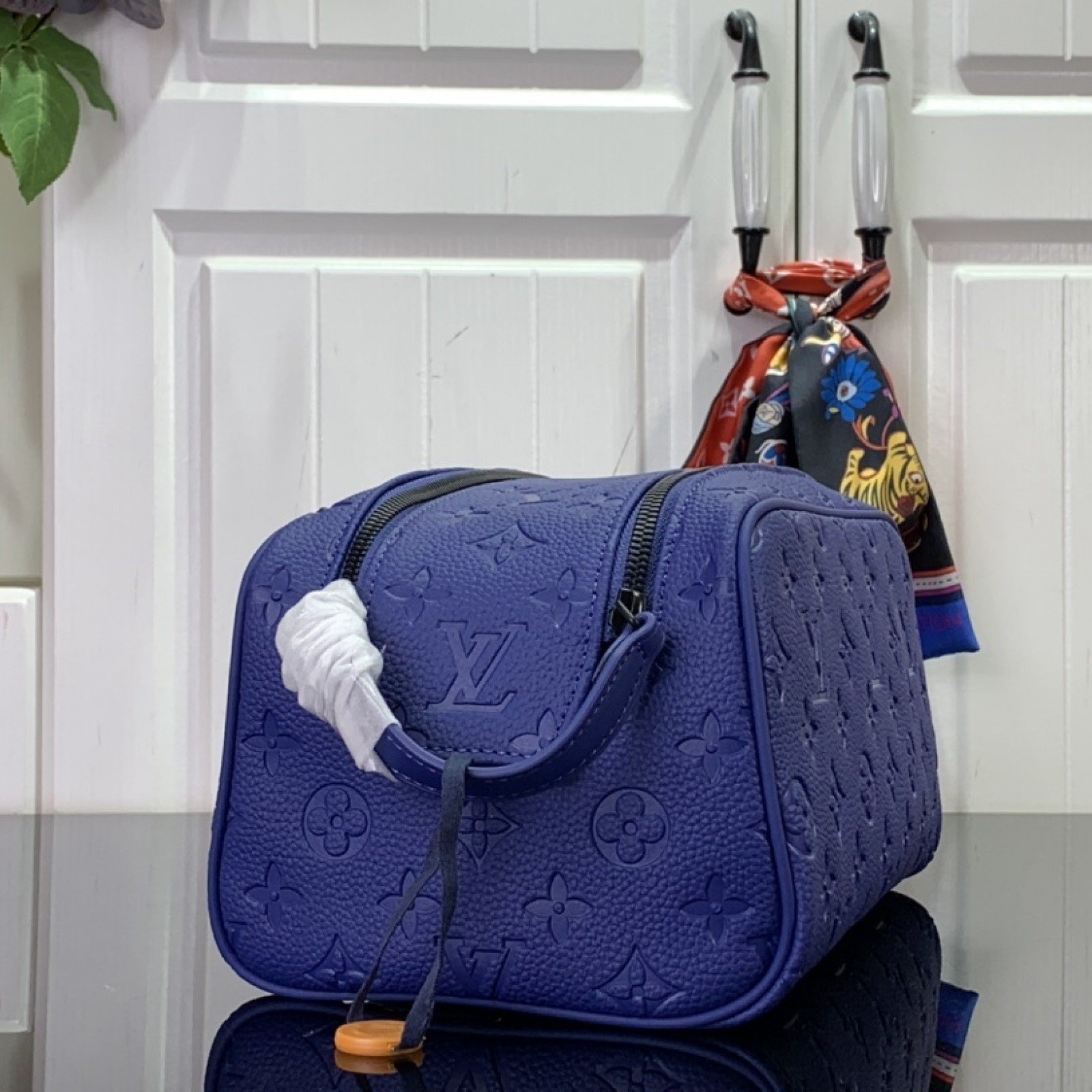 LV Toilet bag m82576