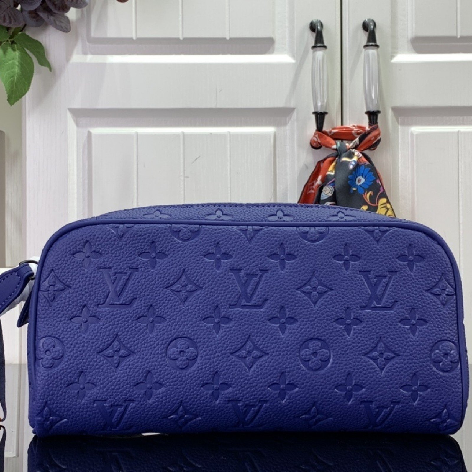 LV Toilet bag m82576
