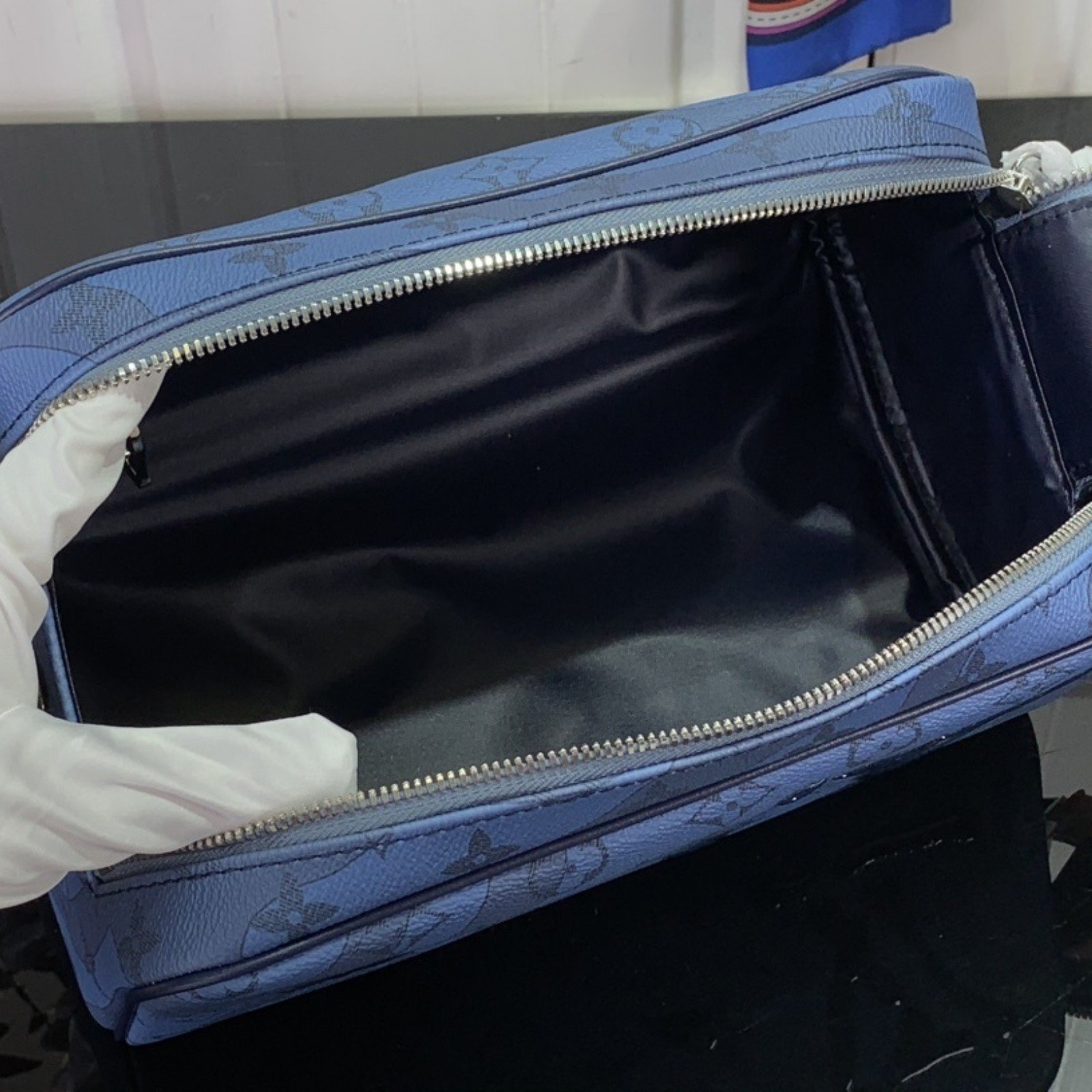 LV Toiletry bag M82337A