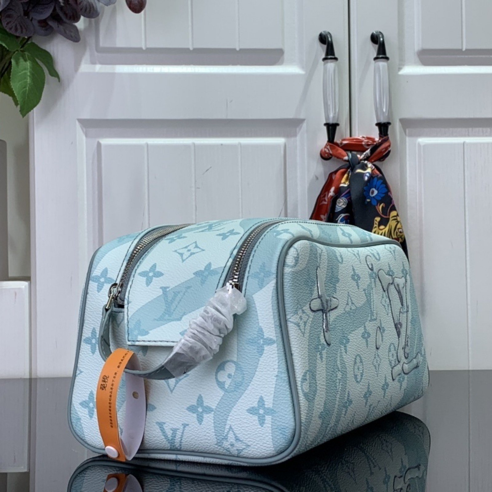 LV Toiletry bag M82337A