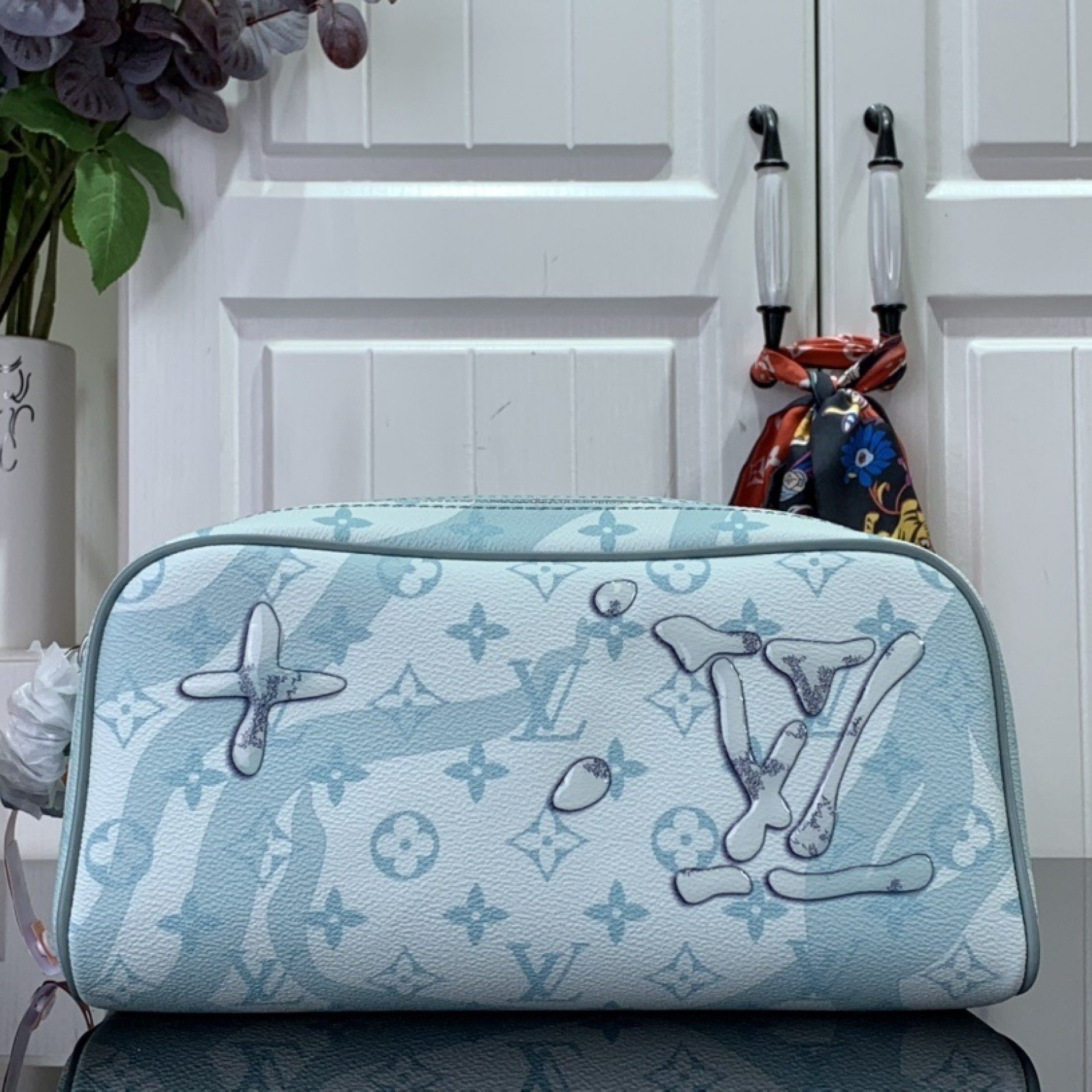 LV Toiletry bag M82337A