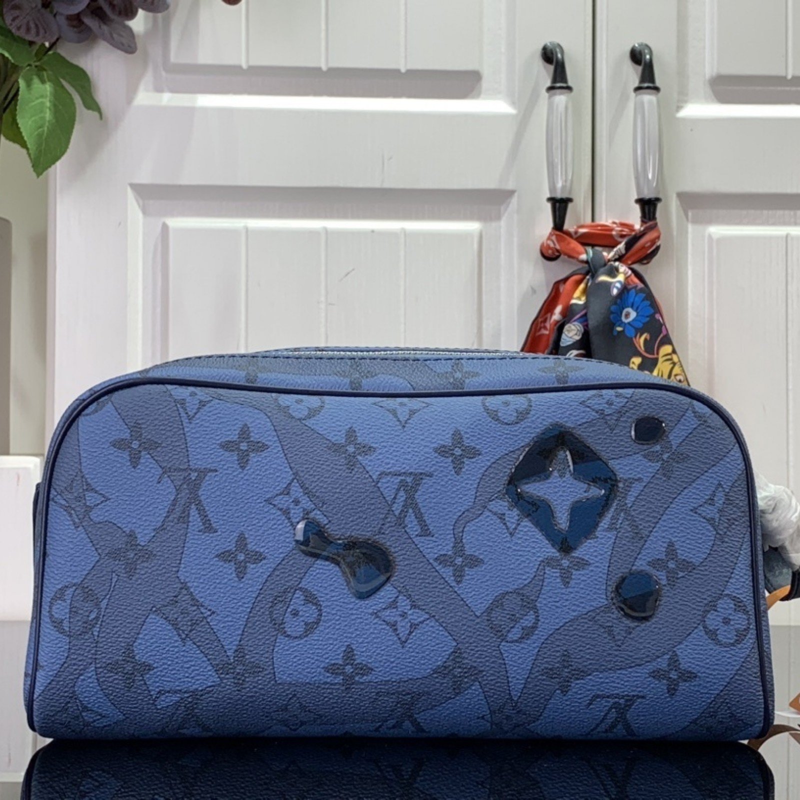LV Toiletry bag M82337A