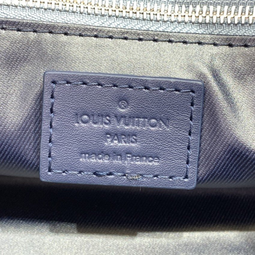 LV Toiletry bag M82337A