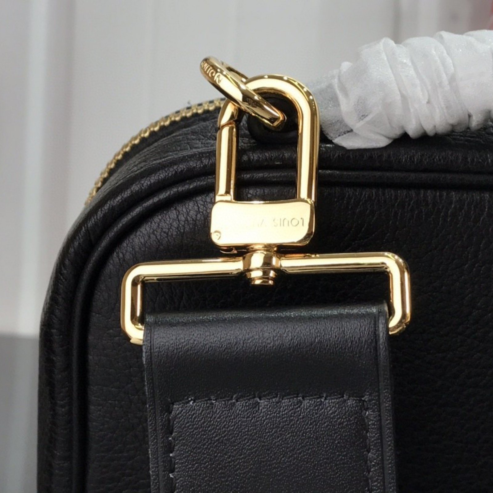 LV UTILITY CROSSBODY M80450