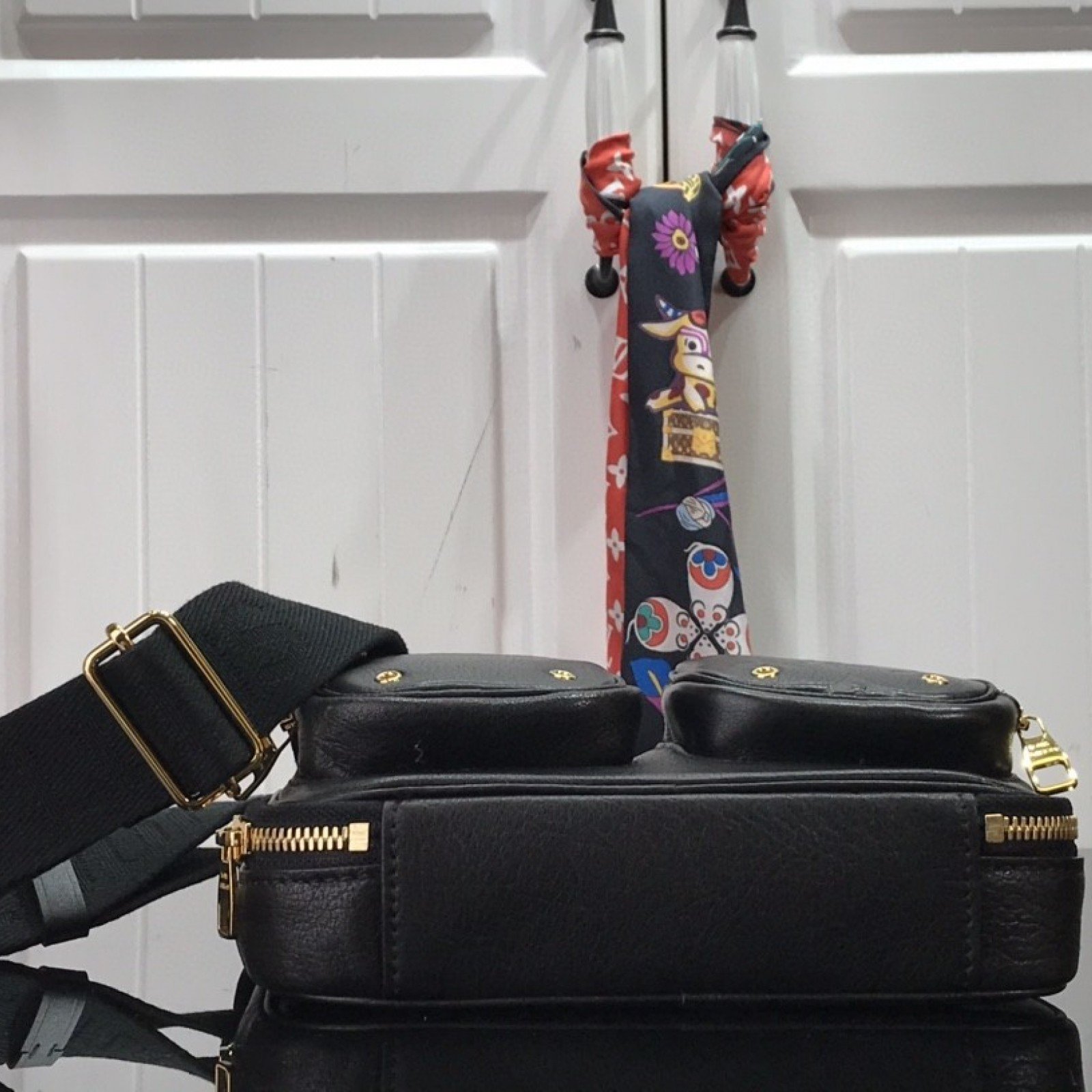 LV UTILITY CROSSBODY M80450
