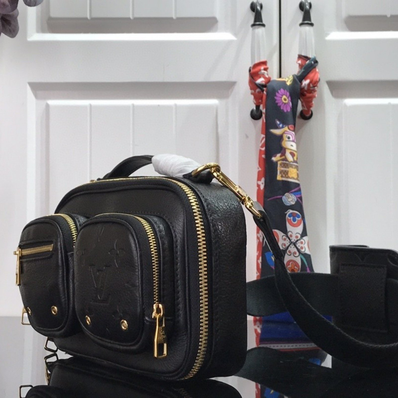 LV UTILITY CROSSBODY M80450