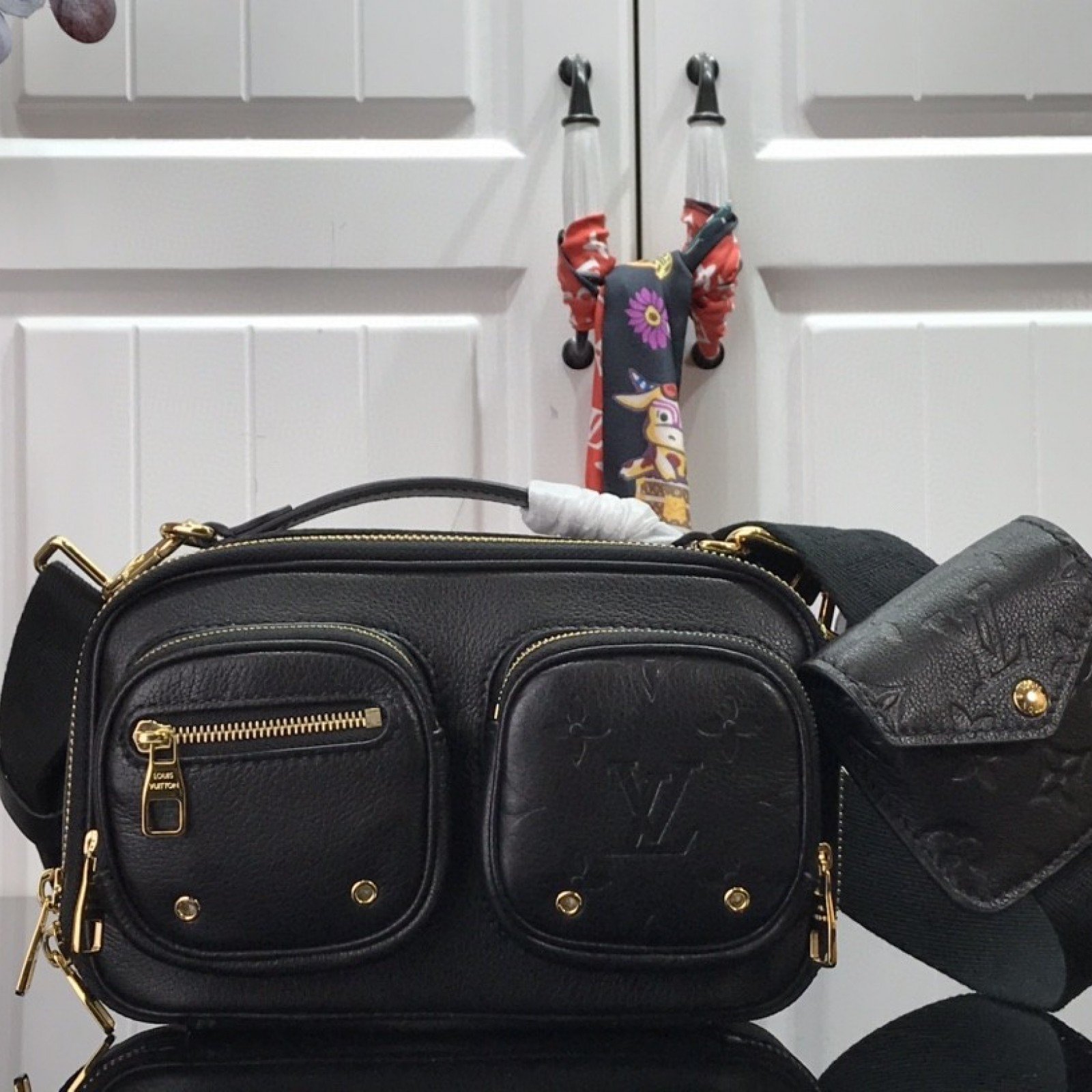 LV UTILITY CROSSBODY M80450