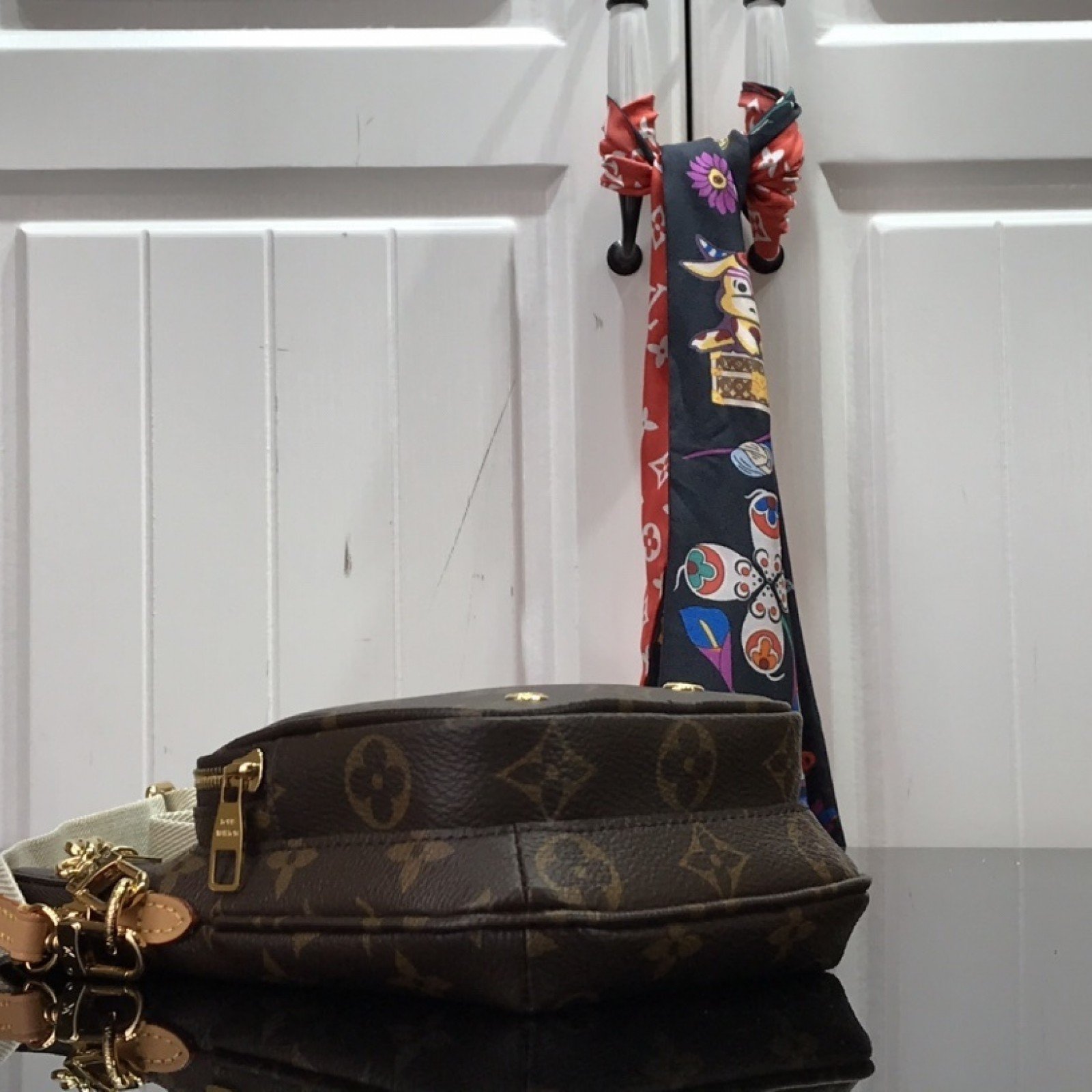 LV UTILITY PHONE SLEEVE M80746