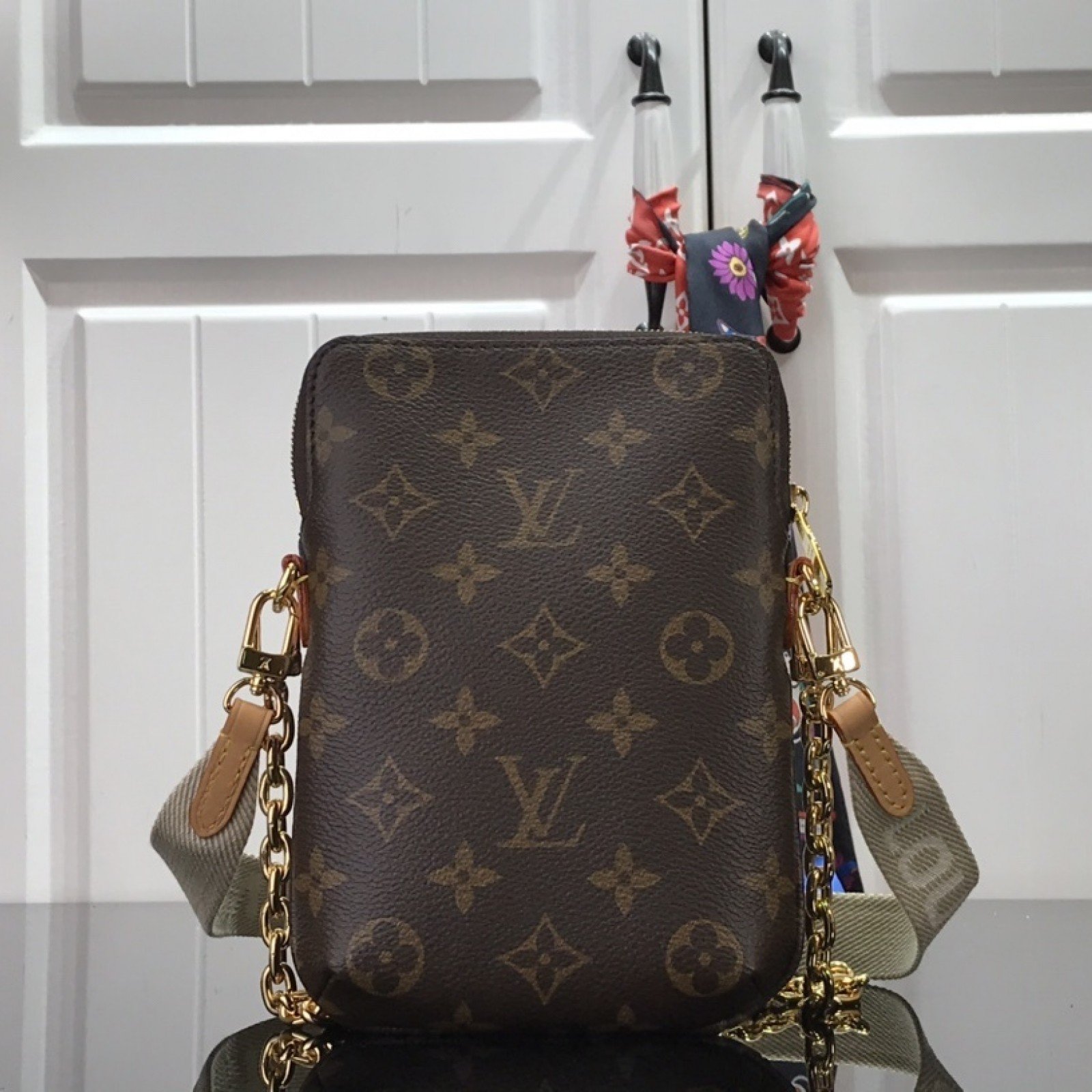 LV UTILITY PHONE SLEEVE M80746