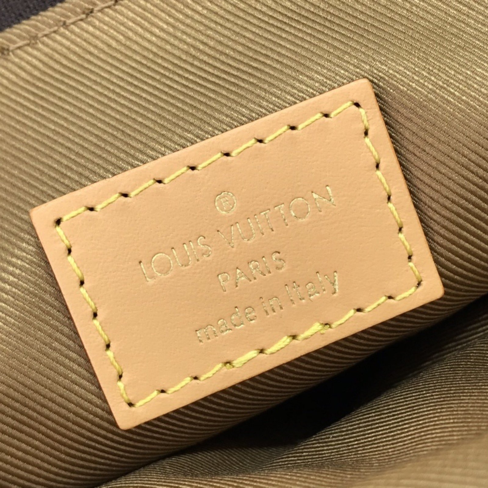 LV UTILITY PHONE SLEEVE M80746