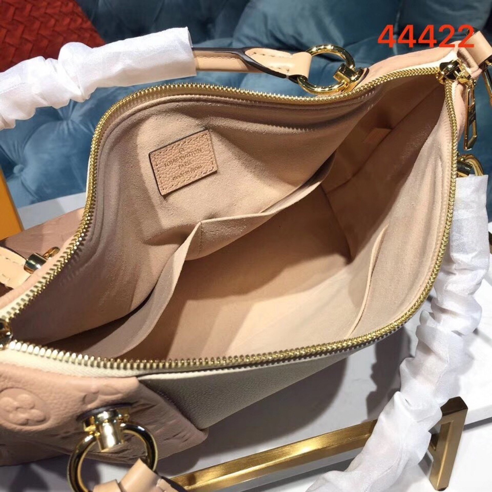 LV V TOTE MM M44397