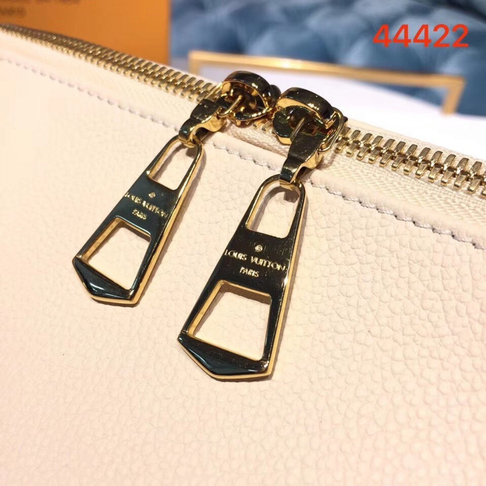 LV V TOTE MM M44397