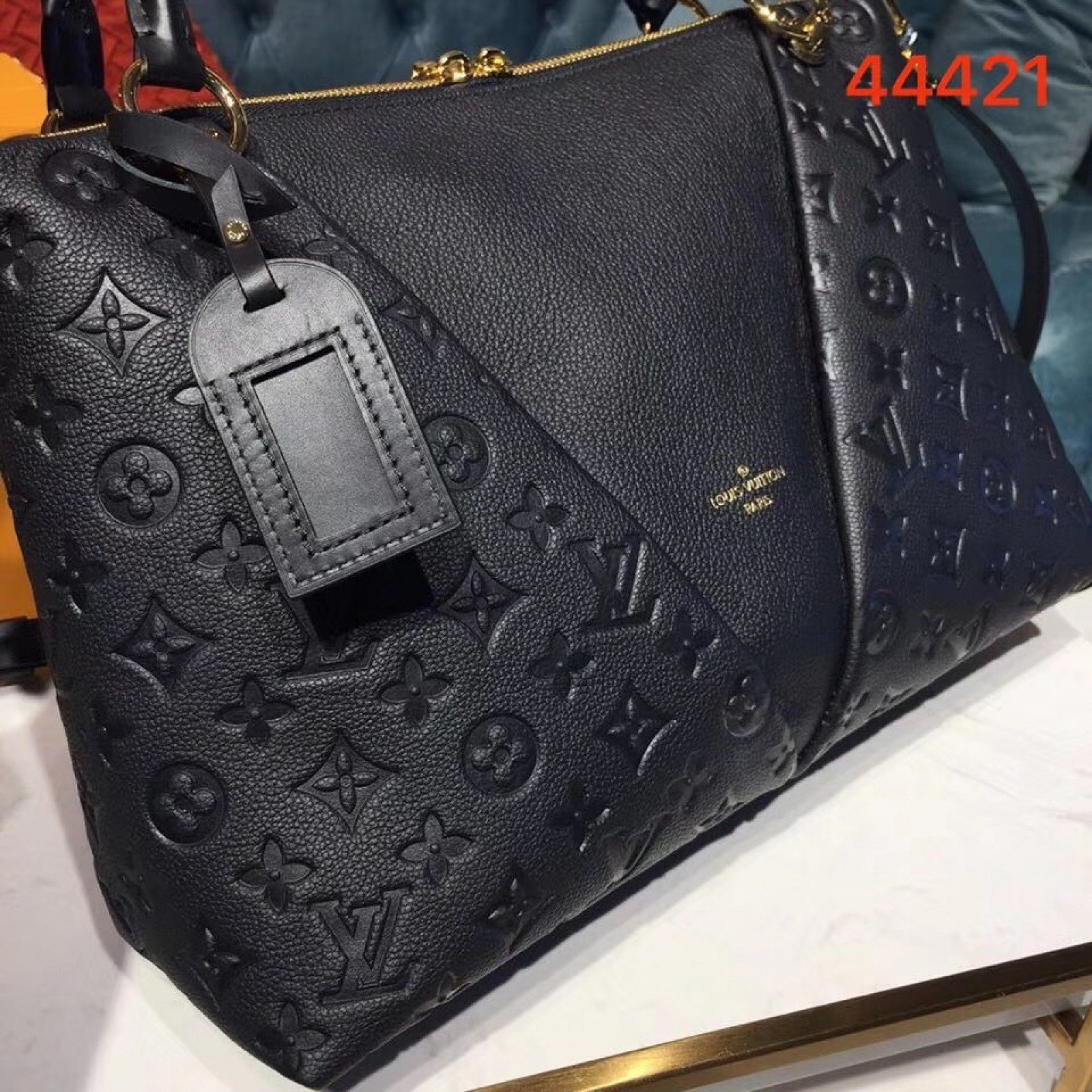 LV V TOTE MM M44397