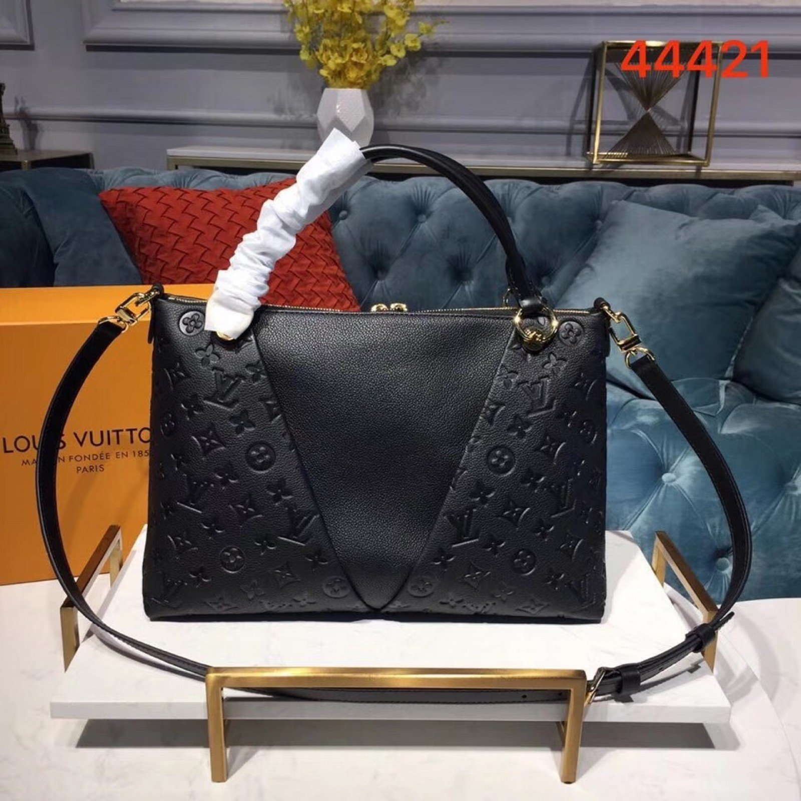 LV V TOTE MM M44397