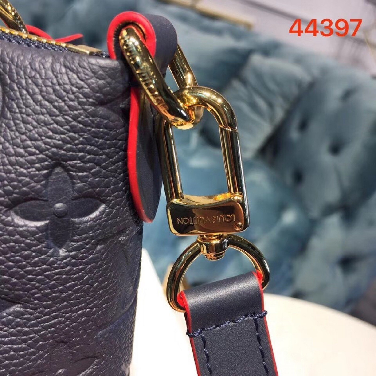 LV V TOTE MM M44397