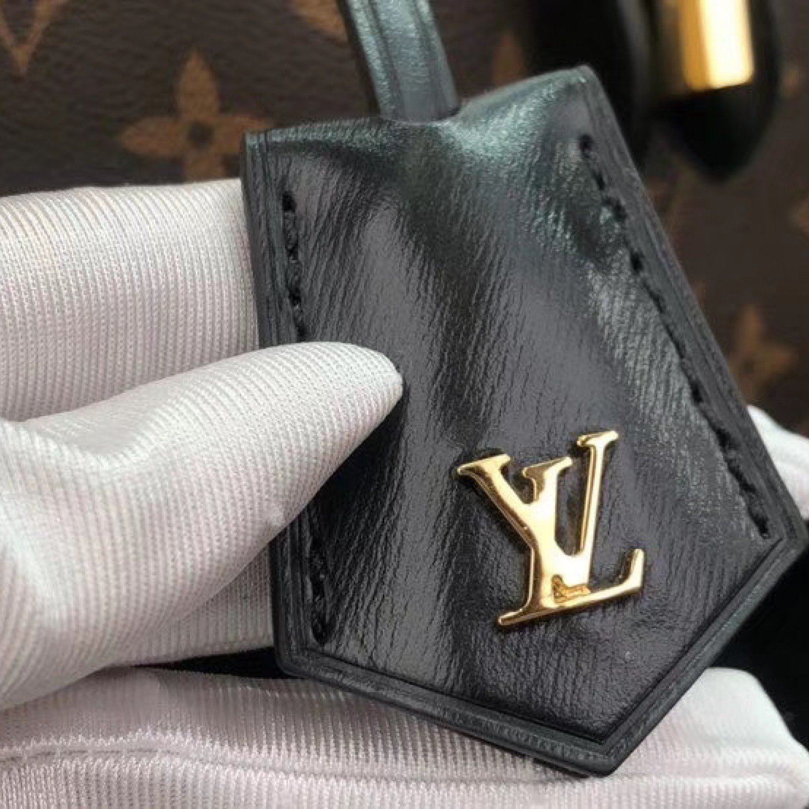 LV VANITY PM M45165
