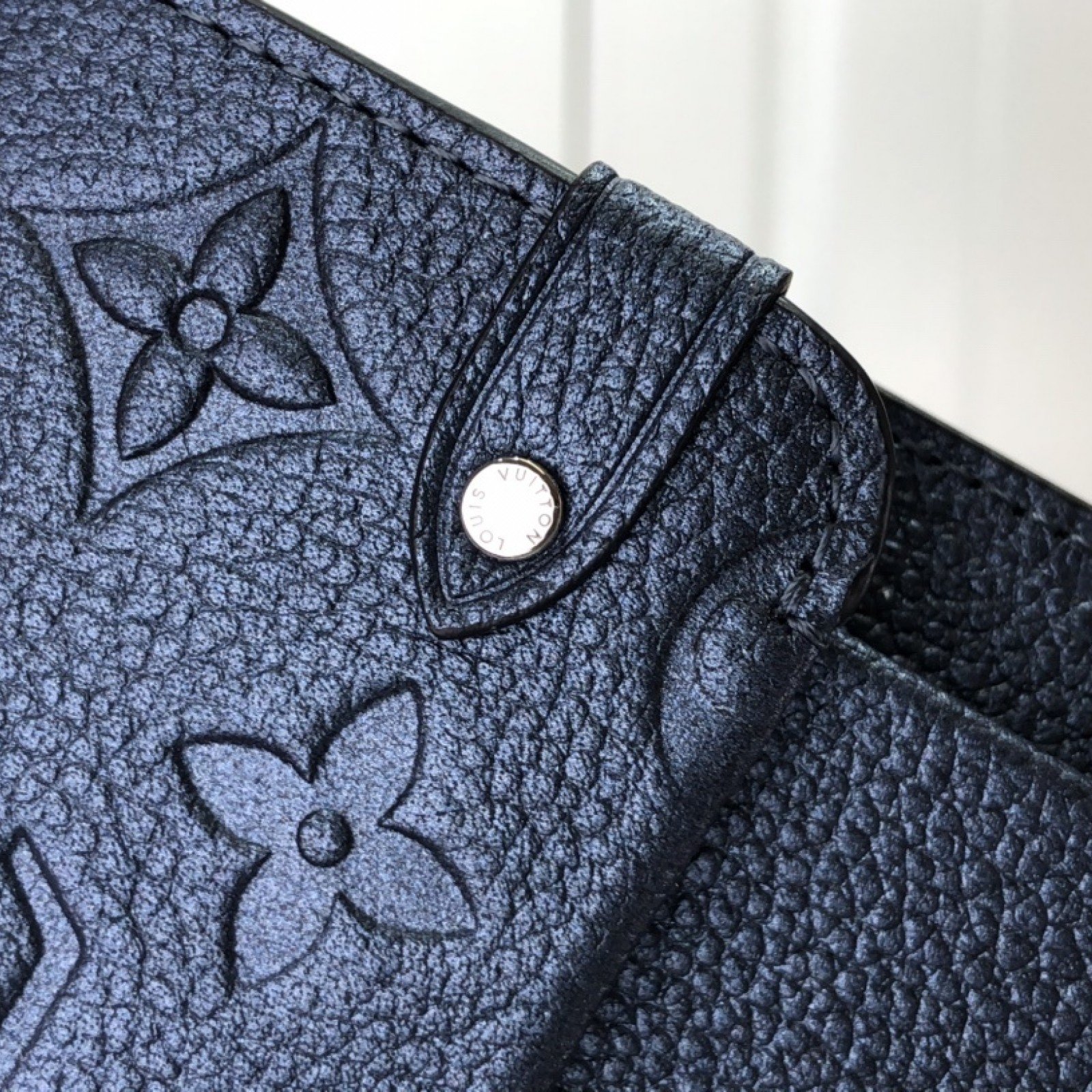 LV VAVIN M59077