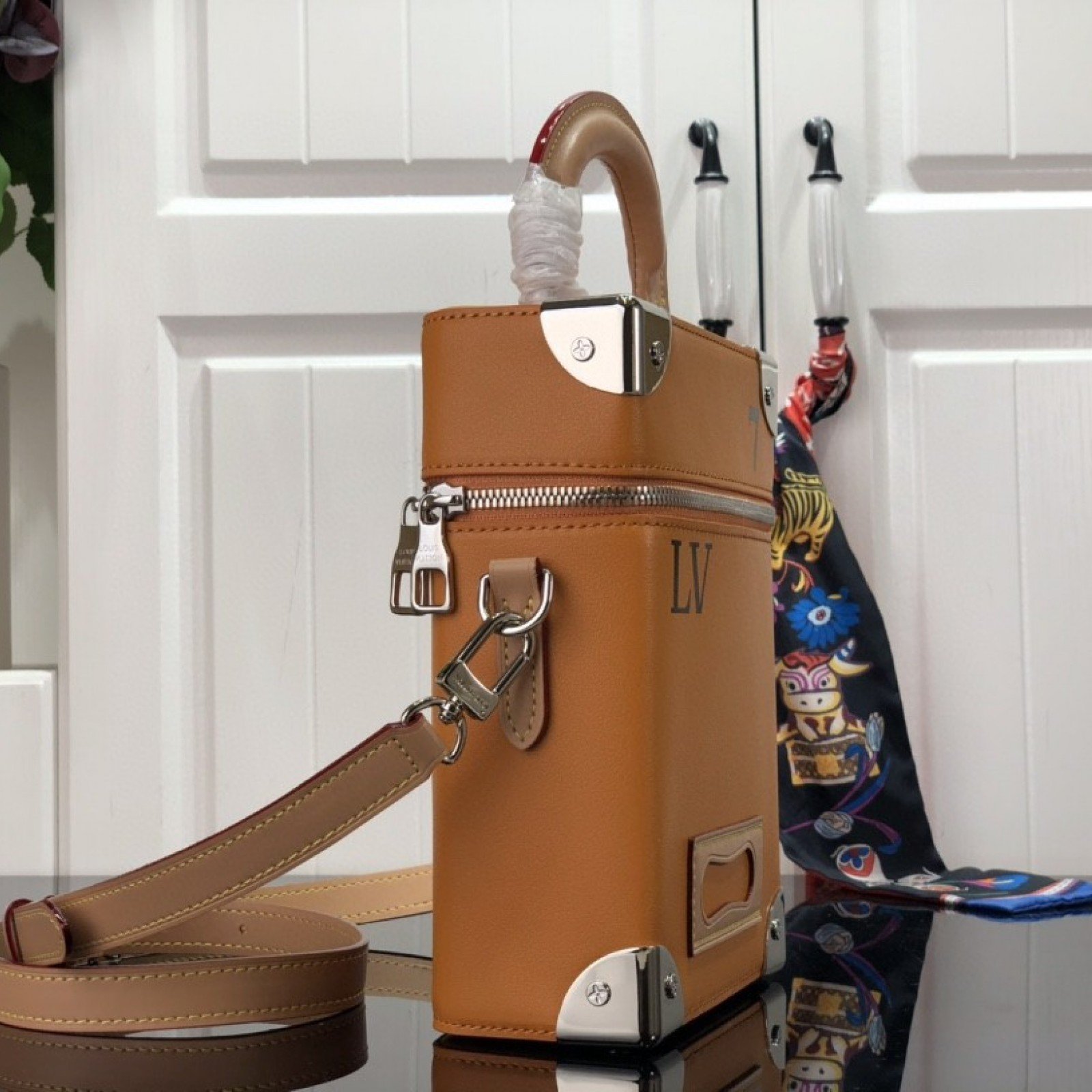 LV VERTICAL BOX TRUNK M59666