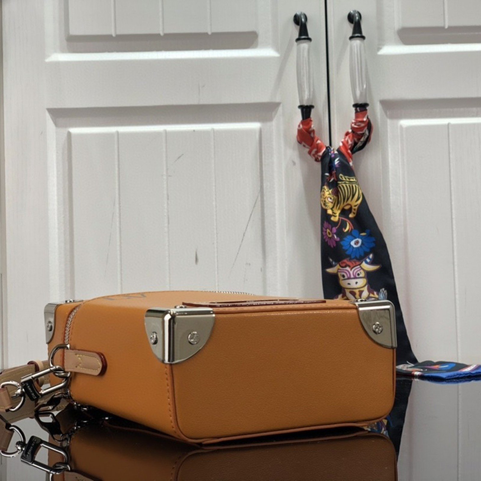 LV VERTICAL BOX TRUNK M59666