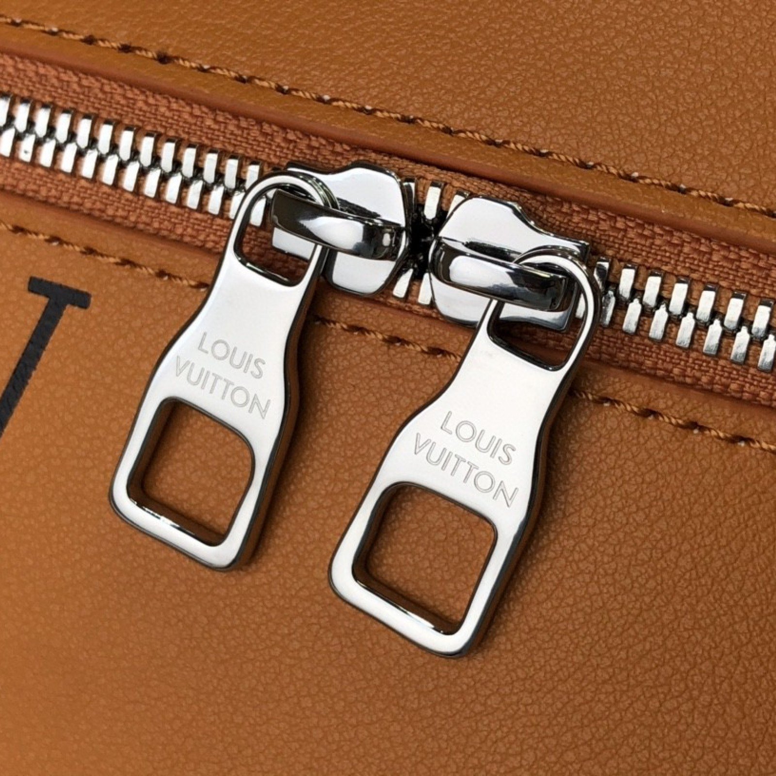 LV VERTICAL BOX TRUNK M59666