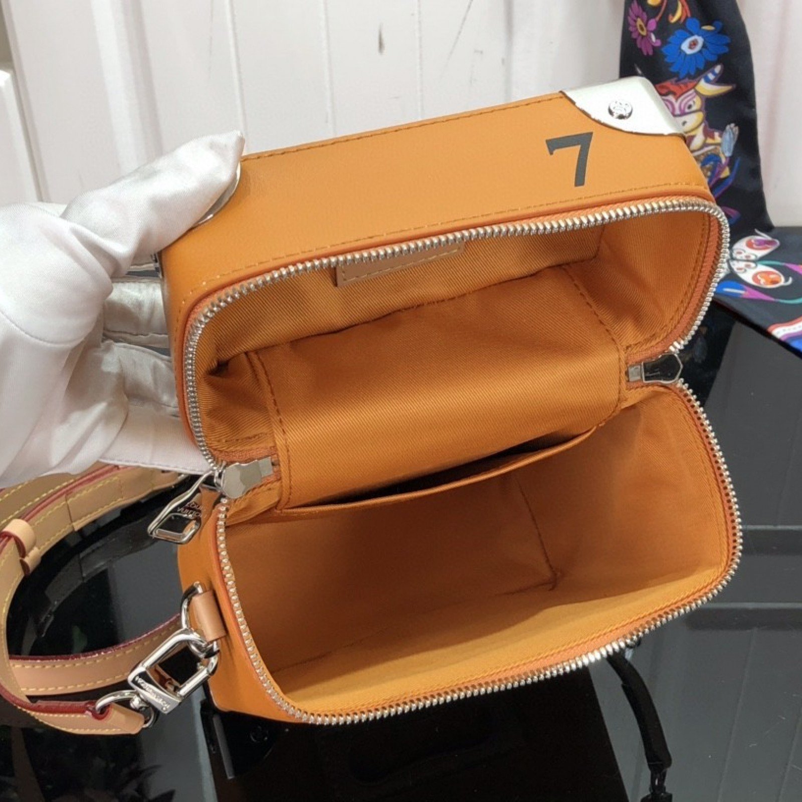 LV VERTICAL BOX TRUNK M59666