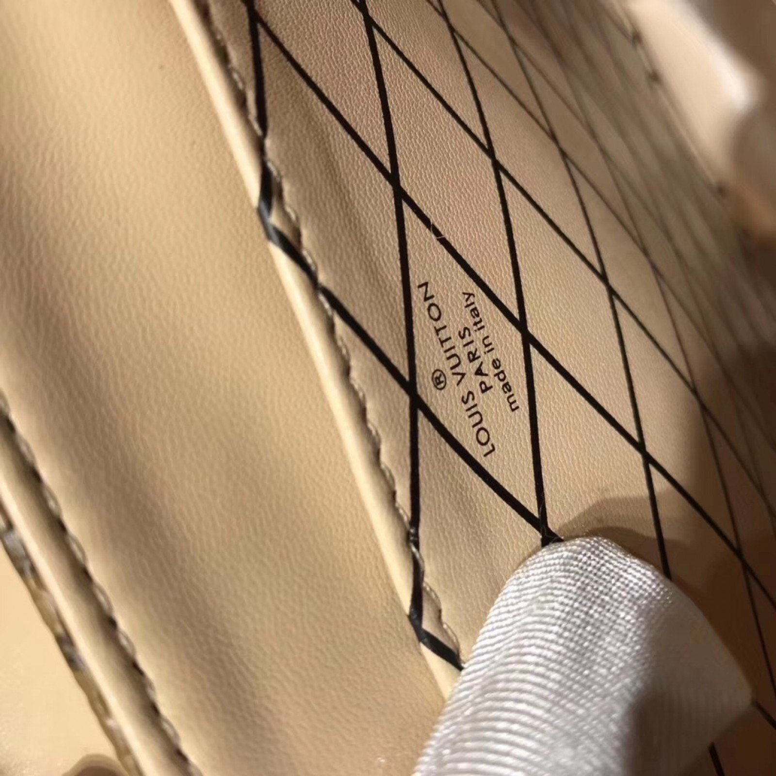 LV VERTICAL TRUNK POCHETTE M63913