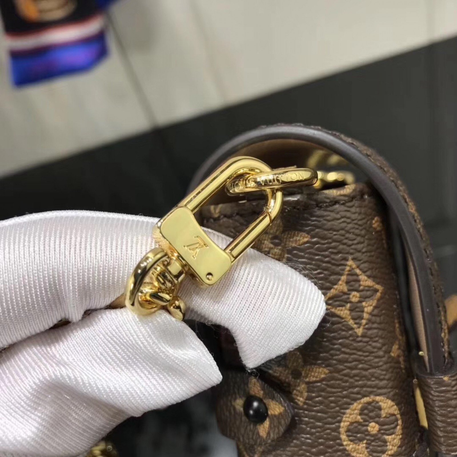 LV VERTICAL TRUNK POCHETTE M63913
